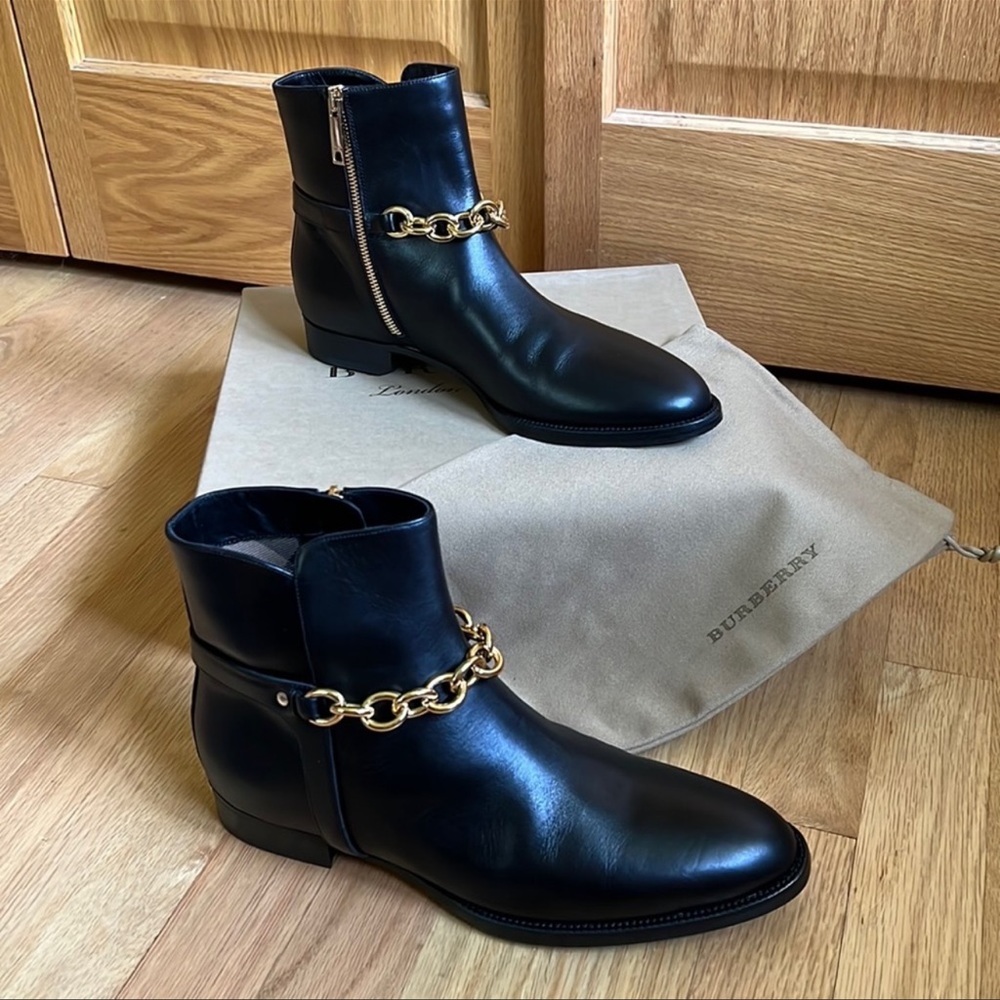 NWT Burberry Tibbenham Leather Boots w/ Chain Detail